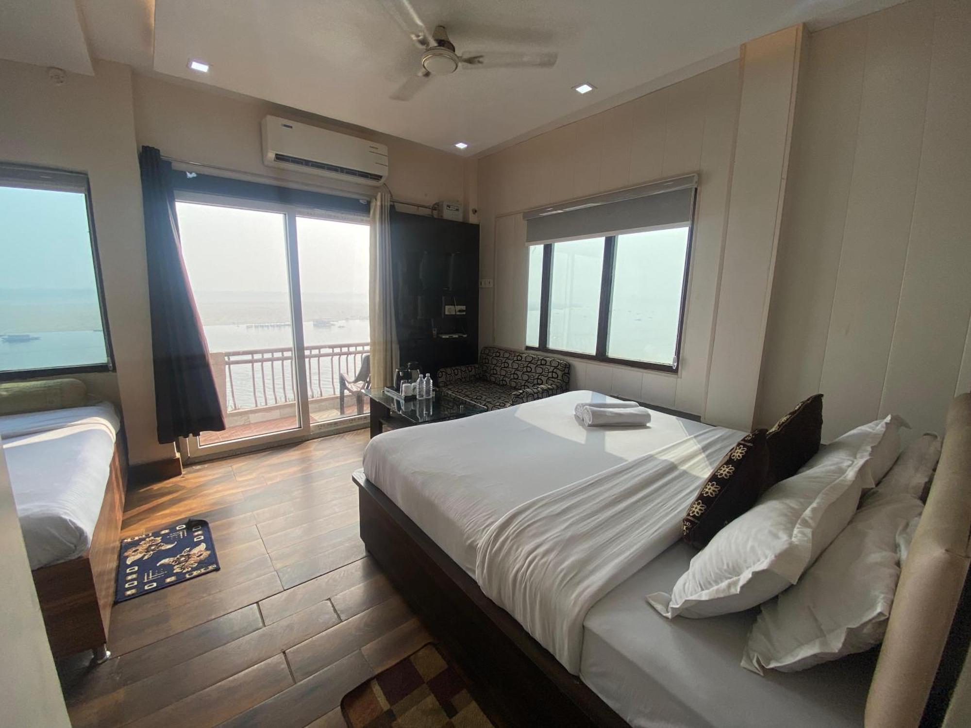 Hotel Sita Palace On Heritage Ghats Of Benaras Varanasi Esterno foto
